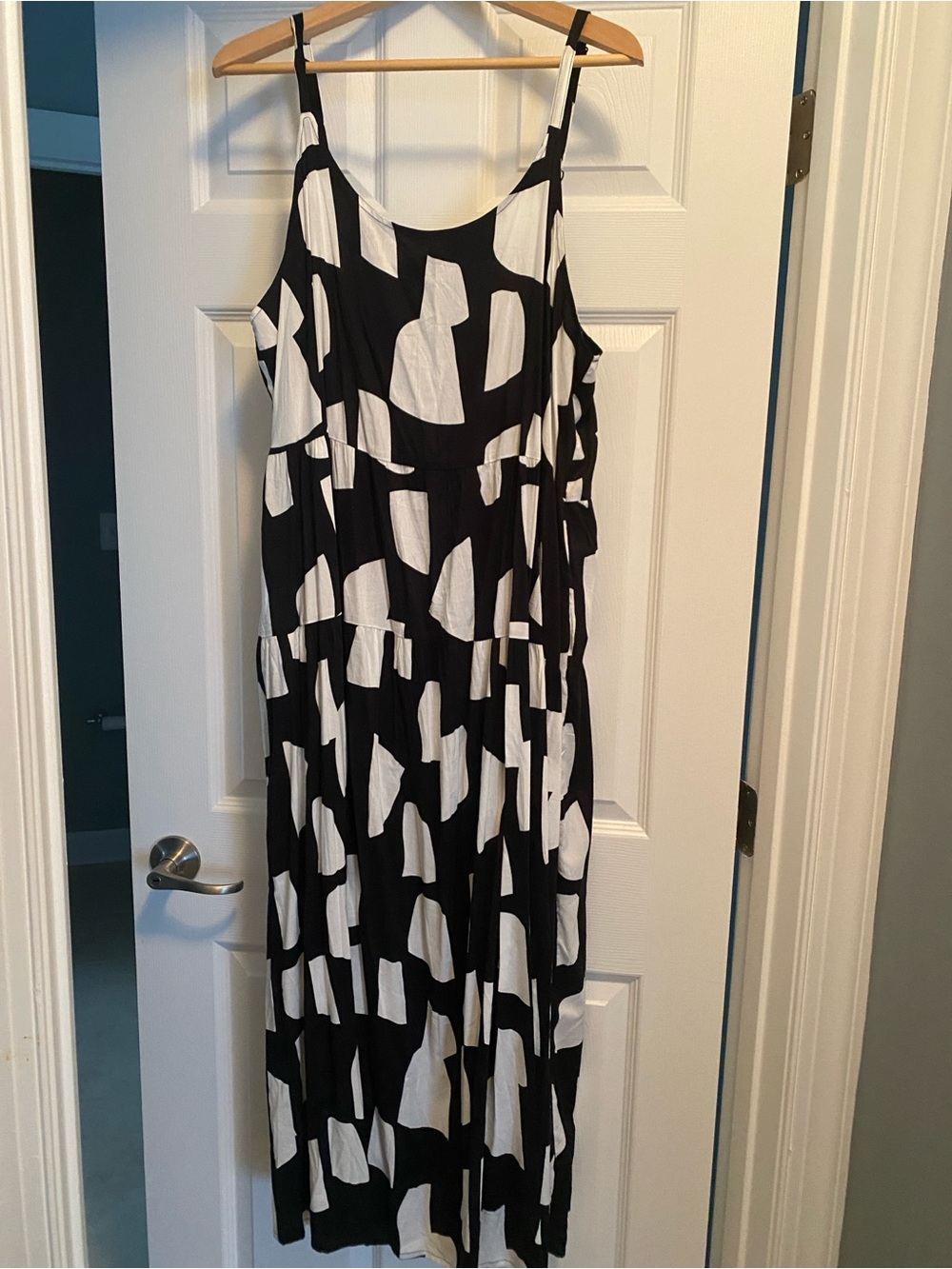 Monochrome Geometric Maxi Dress with Spaghetti Straps - Picture 10 of 11
